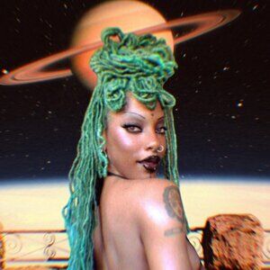 Meet your Posher, Mia